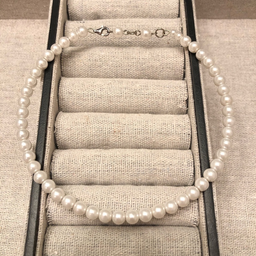 Pearl choker necklace